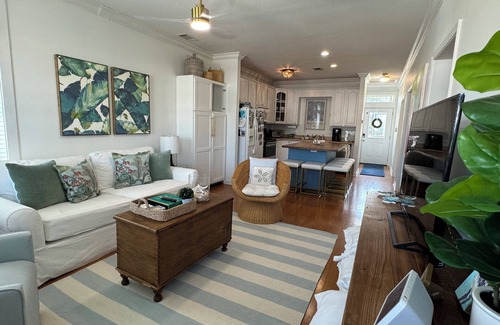 Pass Christian Condo | Charming 2-bedroom gulf view condo in serene Pass Christian/Long term Rental