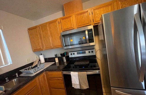 Bullhead City House | Charming 2-bedroom house in delightful Bullhead City with AC and garage parking.