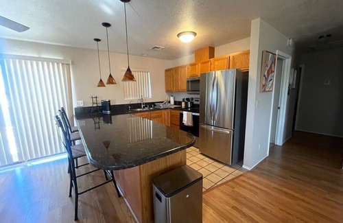 Bullhead City House | Charming 2-bedroom house in delightful Bullhead City with AC and garage parking.