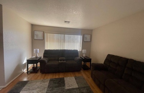 Bullhead City House | Charming 2-bedroom house in delightful Bullhead City with AC and garage parking.