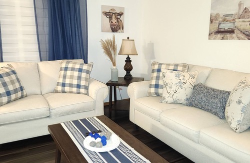 Niagara Falls Condo | Charming 2-bedroom condo with WiFi, AC in phenomenal Niagara Falls
