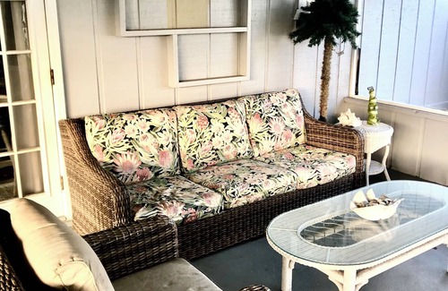 Port Saint Lucie House | Charming 2-bedroom house in Port St. Lucie with AC, WiFi. The beach = 20 Minutes