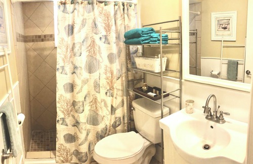 Port Saint Lucie House | Charming 2-bedroom house in Port St. Lucie with AC, WiFi. The beach = 20 Minutes