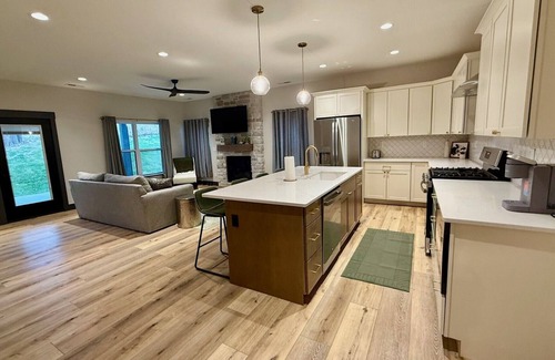 Ely House | Charming 2-bedroom 2 bath townhome with WiFi, AC in peaceful Ely