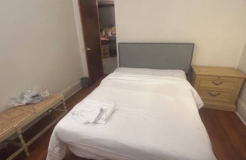 North Cambridge Apartment | Charming 2-bedroom apartment in Cambridge with AC near Harvard Tufts porter sq