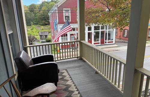 Mount Marion Apartment | Charming 2-bedroom apartment in lovely Rosendale, just off the rail trai.