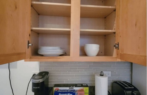 South Austin Apartment | Charming 2-bedroom apartment with AC, WiFi in delightful Oak Park