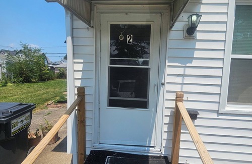 Sandusky Apartment | Charming 2-bedroom apartment with WiFi, AC in Sandusky