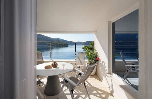 Pasadur Apartment | Charming 2-bedroom apartment with AC and WiFi in fabulous Pasadur, sandy beach.