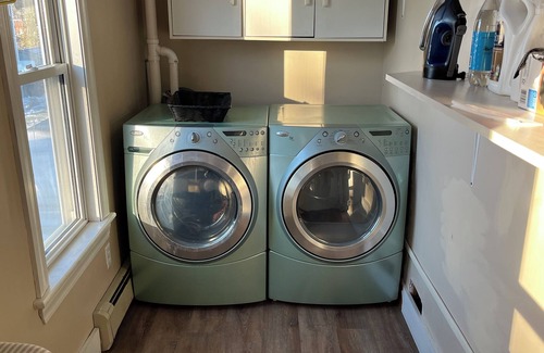 Houlton Apartment | Charming 2-bedroom apartment with very fast WiFi, AC, full deck and bbq grill