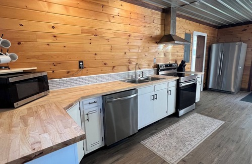 Lewis Run Cabin | Charming 2-bedroom cabin in right next to Kinzua with AC