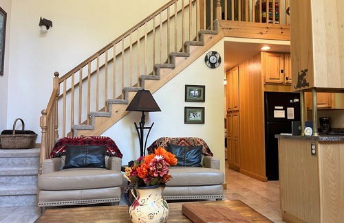 Paradise Estates Cabin | Charming 2-bedroom cabin with AC and WiFi in wonderful Ashford