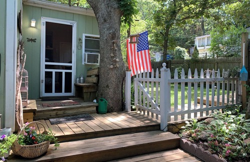 Baiting Hollow Cottage | Charming 2-bedroom cottage in wonderful Northfork Long Island, Baiting Hollow.