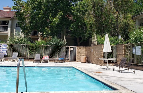 Oak Park Condo | Charming 2 Bedroom Condo in Oak Park