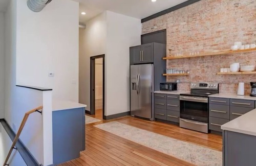 Marion Condo | Charming 2-bedroom condo in delightful Marion with AC, WiFi