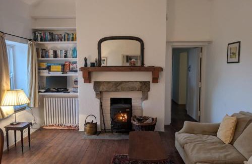 Skibbereen House | Charming 2 bedroom Cottage near Skibbereen with stove and views