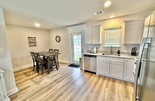 Gulfport Cottage | Charming 2-bedroom cottage in Gulfport with AC, WiFi. Winter & TDY rates for AD
