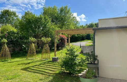 Couffy Cottage | Charming 2-Bedroom Cottage with Garden, BBQ, Near Zoo & Chateaux