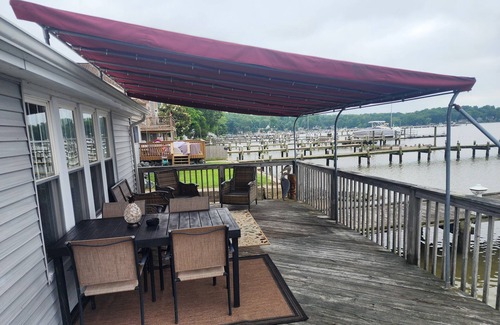 Elkton Cottage | Charming 2-bedroom cottage with BOAT SLIP, WiFi, and AC