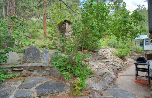 Drake Cottage | Charming 2-bedroom cottage on the river. 31-night minimum stay.