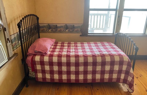 Samnorwood Other | Charming 2-bedroom farmhouse in Shamrock, TX