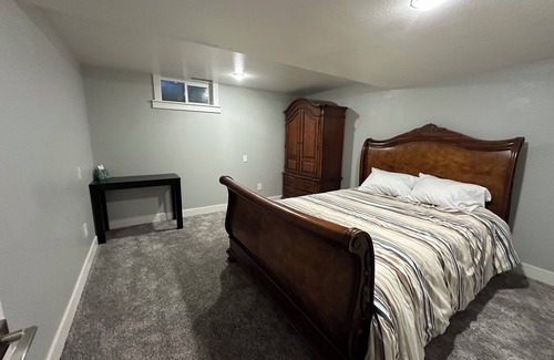 Wapato Other | Charming 2-bedroom farmhouse in adorable Wapato with AC, WiFi