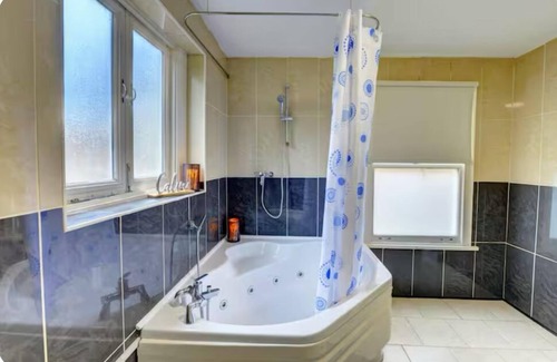 Welford Apartment | Charming 2-bedroom apartment in nice Stoneygate with WiFi