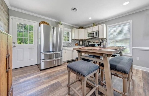 Eagle Rock House | Charming 2-bedroom house with AC, WiFi in tranquil Eagle Rock