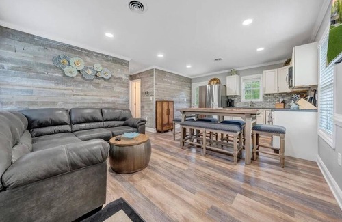 Eagle Rock House | Charming 2-bedroom house with AC, WiFi in tranquil Eagle Rock