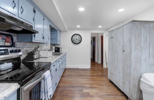 Middletown House | Charming 2-bedroom house with Gorgeous Views in serene Middletown