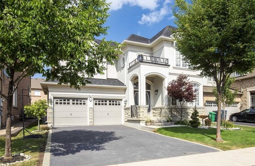 Brampton Apartment | Charming 2 Bedroom Hideaway