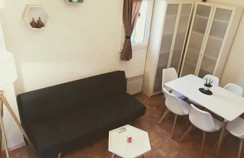 Eyguieres House | Charming 2-bedroom house with pool, WiFi, AC in peaceful Eyguières