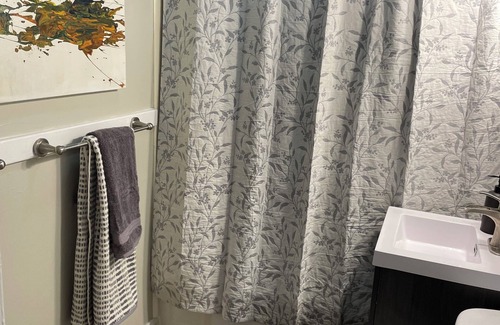 Champaign House | Charming 2-bedroom house with WiFi, AC in welcoming Champaign