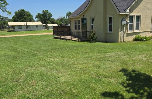Clarendon House | Charming 2-bedroom house in tranquil Clarendon with relaxing courtyard on 1 acre