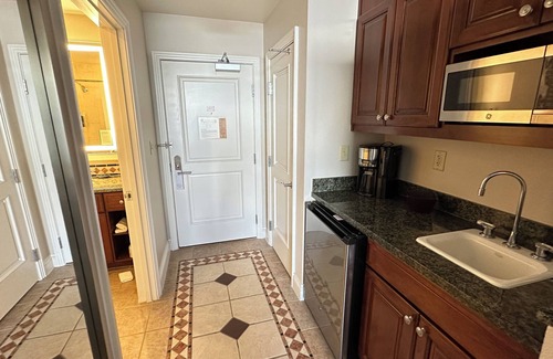Las Vegas Apartment | Charming 2-bedroom hotel suites on Strip Next To Festival Ground