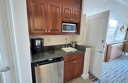 Las Vegas Apartment | Charming 2-bedroom hotel suites on Strip Next To Festival Ground