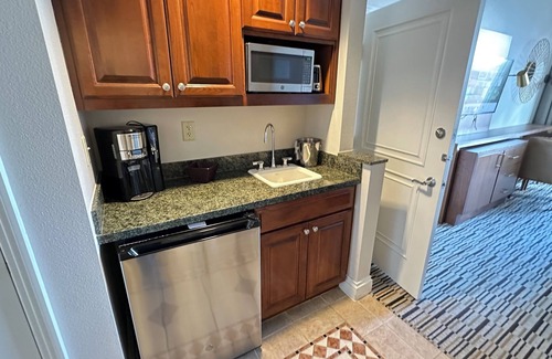 Las Vegas Apartment | Charming 2-bedroom hotel suites on Strip Next To Festival Ground