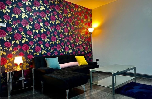 Oldham House | Charming 2-Bedroom Home with Modern Amenities