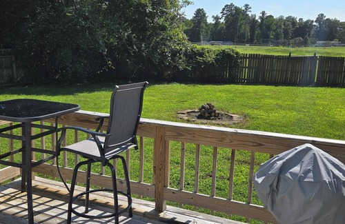 Quinton Cottage | Charming 2-bedroom home, with lake access, in the Richmond metro area.