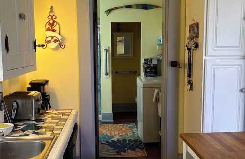 Lindenwald House | Charming 2-bedroom house with AC and WiFi in lovely Hamilton