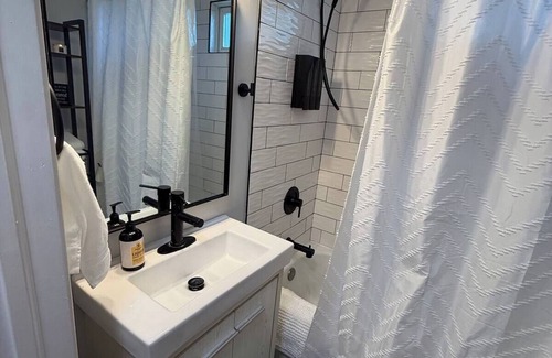 Fremont House | Charming 2-bedroom house in welcoming Fremont with AC