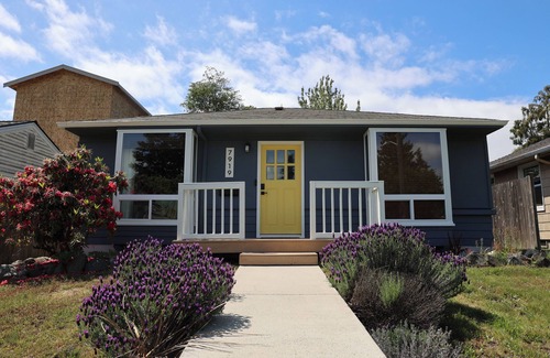 Roxhill House | Charming 2-bedroom house with WiFi, AC in the heart of West Seattle