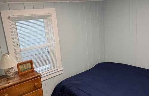 Hampton House | Charming 2-bedroom house with AC, WiFi in lovely UNIT B
