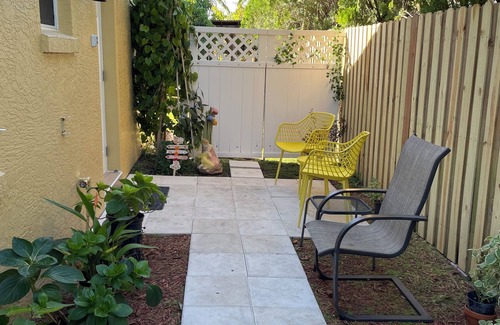 Sun 'N Lake House | Charming 2-bedroom in Sebring with AC and Wi-Fi, with serene country atmosphere