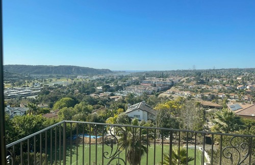 Carlsbad Apartment | Charming 2-bedroom Oceanview apartment with WiFi and AC in pleasant La Costa