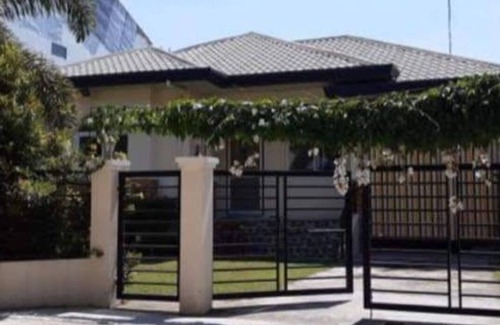 San Vicente House | Charming 2-bedroom bungalow with WiFi, AC in serene San Vicente