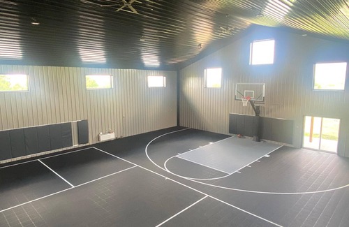 Martinsville House | Charming 2-bedroom Rec Center with basketball court in terrific Albany, MO.
