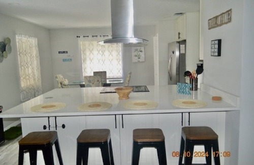 St. Cloud House | Charming 2-bedroom remodel house in welcoming St. Cloud with WiFi, AC