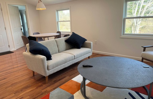 Princeton House | Charming 2-bedroom second floor of a barn in wonderful Princeton with WiFi, AC,