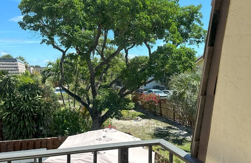 Seabrook Place House | Charming 2-bedroom townhome in lovely Jupiter with AC